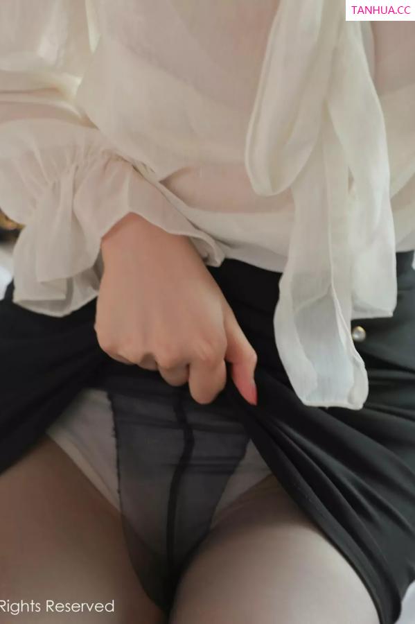 Carina Lee Carina布丁 [XiuRen]高清写真图 2025.05.23 No.10319 布丁wow 魅惑黑丝第12张图片